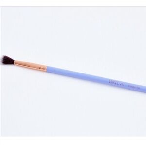 Luxie beauty periwinkle blending brush 237